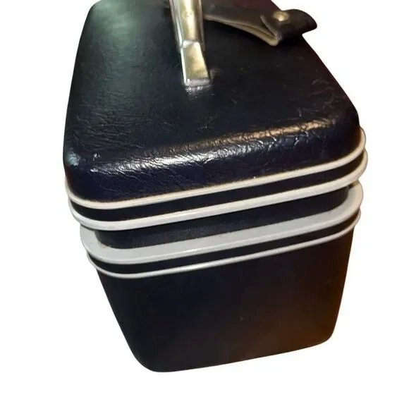 Vtg Blue Samsonite Navy Silhouette Hard Shell Train/Cosmetic/Makeup Case Chrome - Picture 9 of 10
